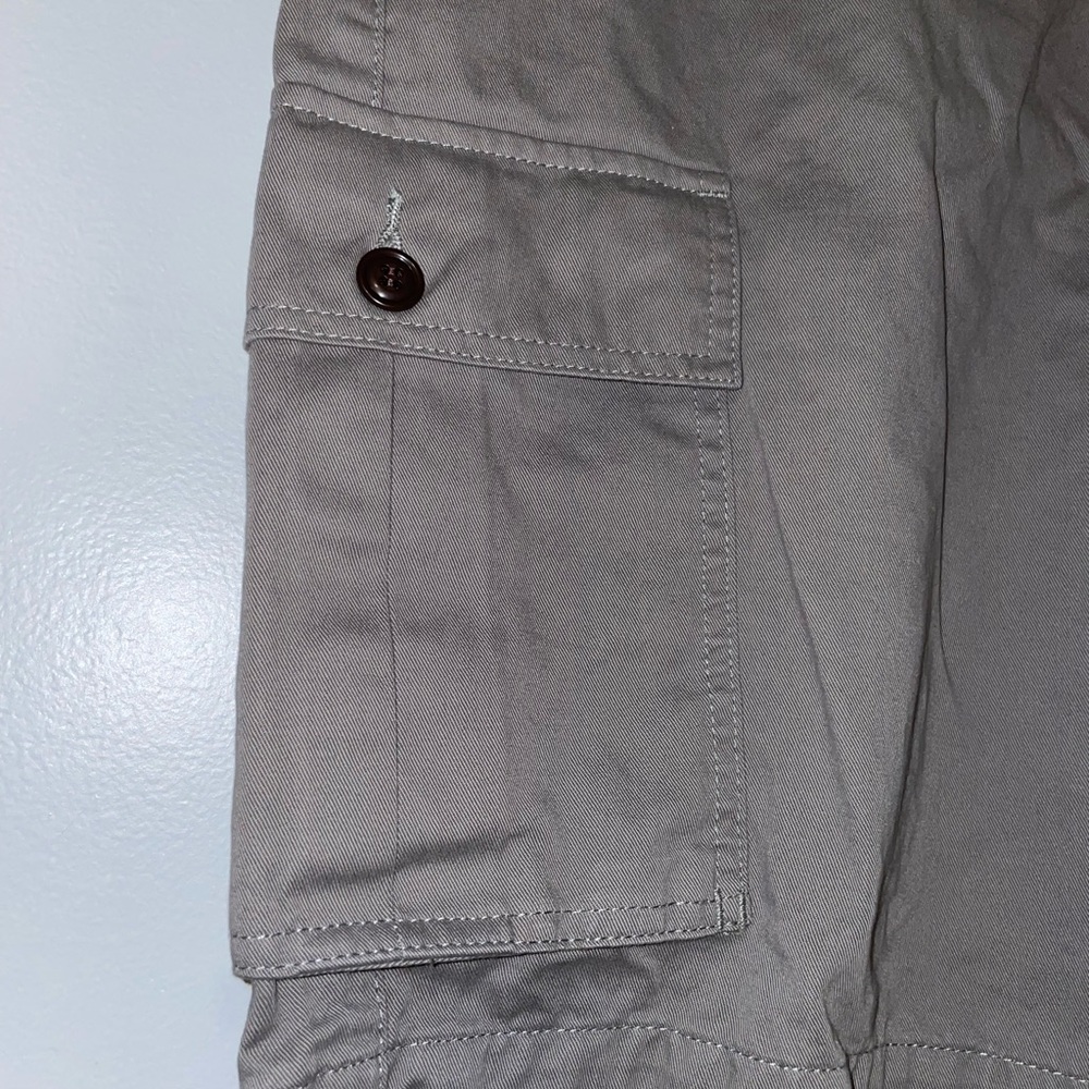 đ¸Dockers Men's Gray Cargo Shorts - Picture 2 of 6